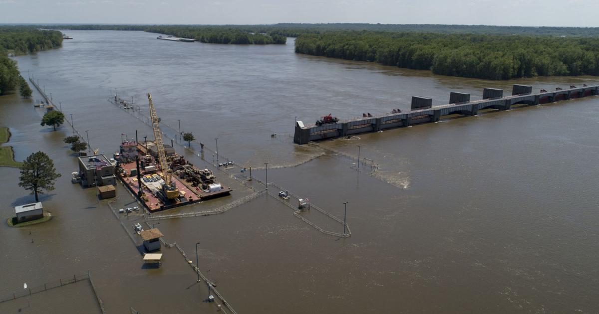 Hundreds of barges stalled as floods hinder Midwest supplies