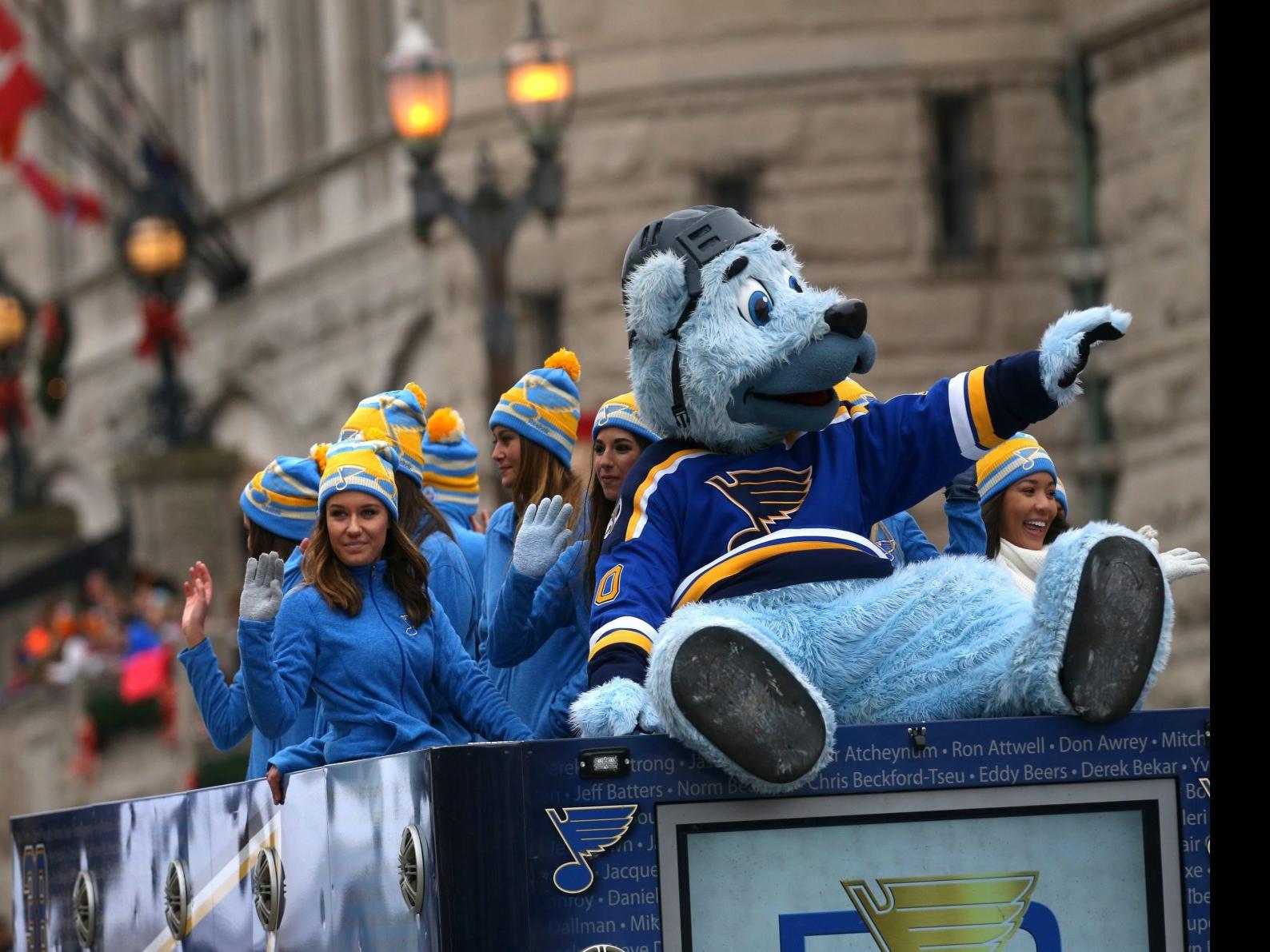 Ride The Polar Express Visit Santa Celebrate Kwanzaa Stroll Through History And More Arts And Theater Stltoday Com
