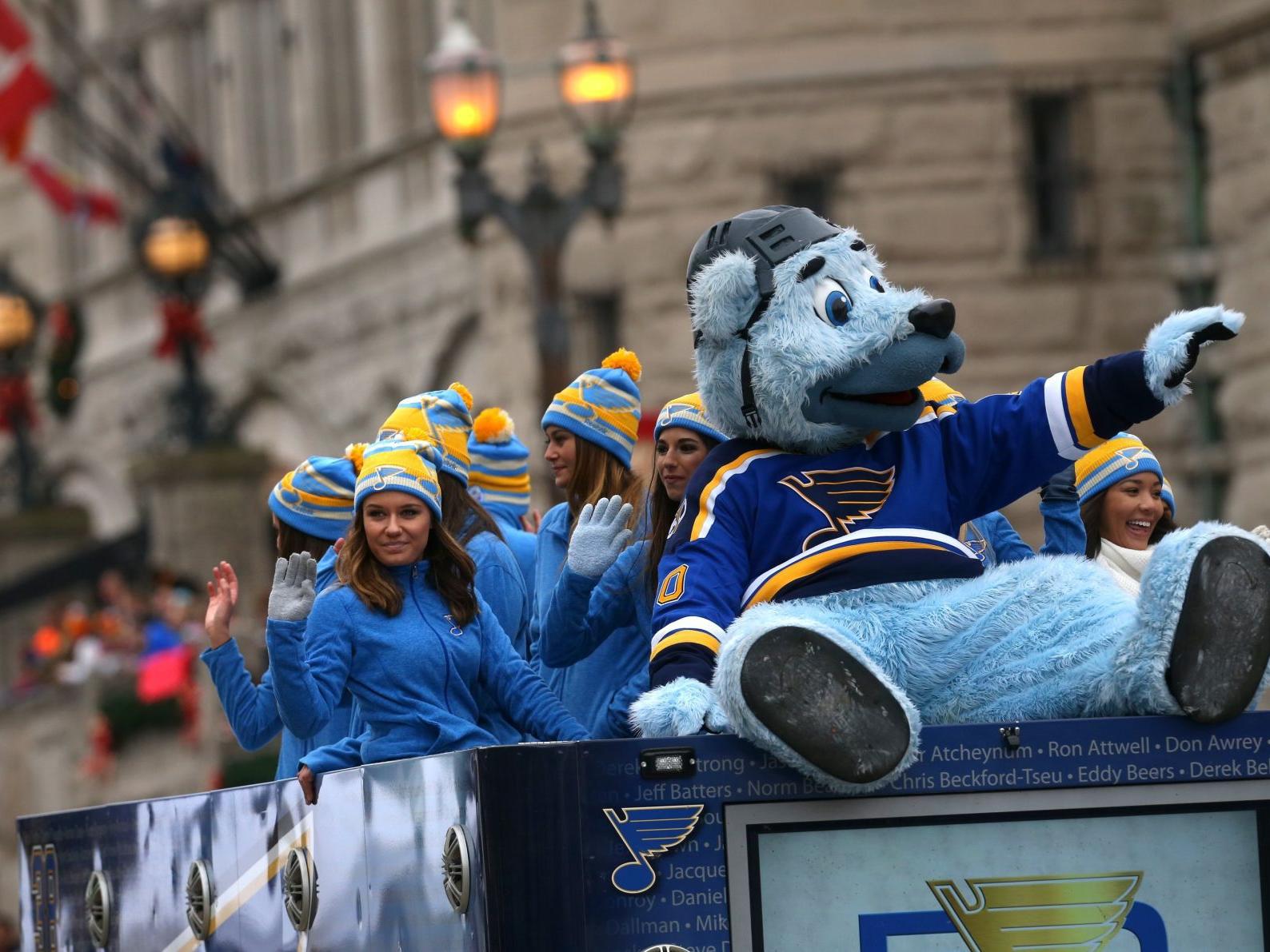 Ride The Polar Express Visit Santa Celebrate Kwanzaa Stroll Through History And More Arts And Theater Stltoday Com