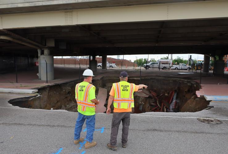 Broken water mains leads to sinkhole, causing Interstate 70 and Interstate 44 to shutdown