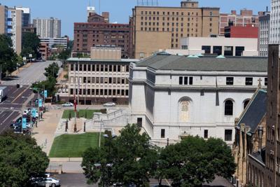 St. Louis libraries closing due to virus, but curbside still available | Coronavirus | 0