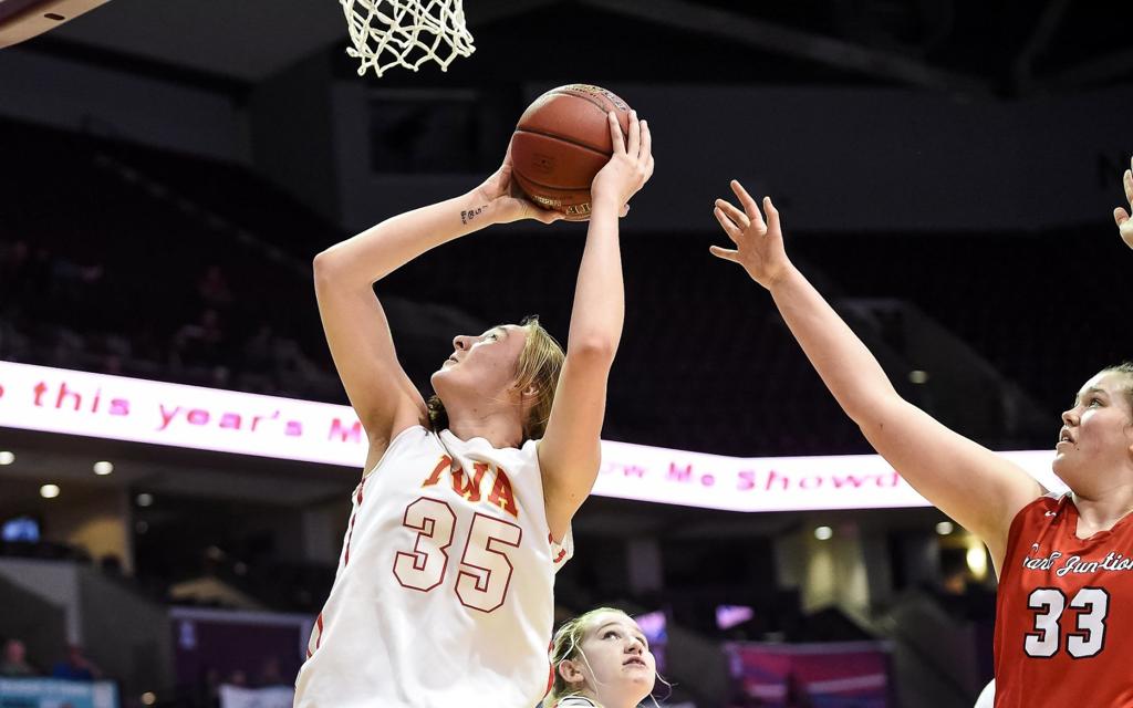 Incarnate Word S Britzmann Bounces Back From Knee Injury For