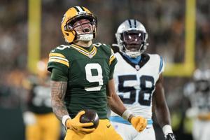 FOOTBALL-NFL-GB-CAR/
