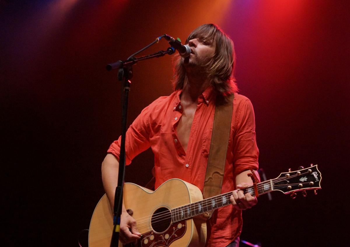 Rhett_Miller_of_Old_97's_at_The_National_in_Richmond,_VA_2016.jpg