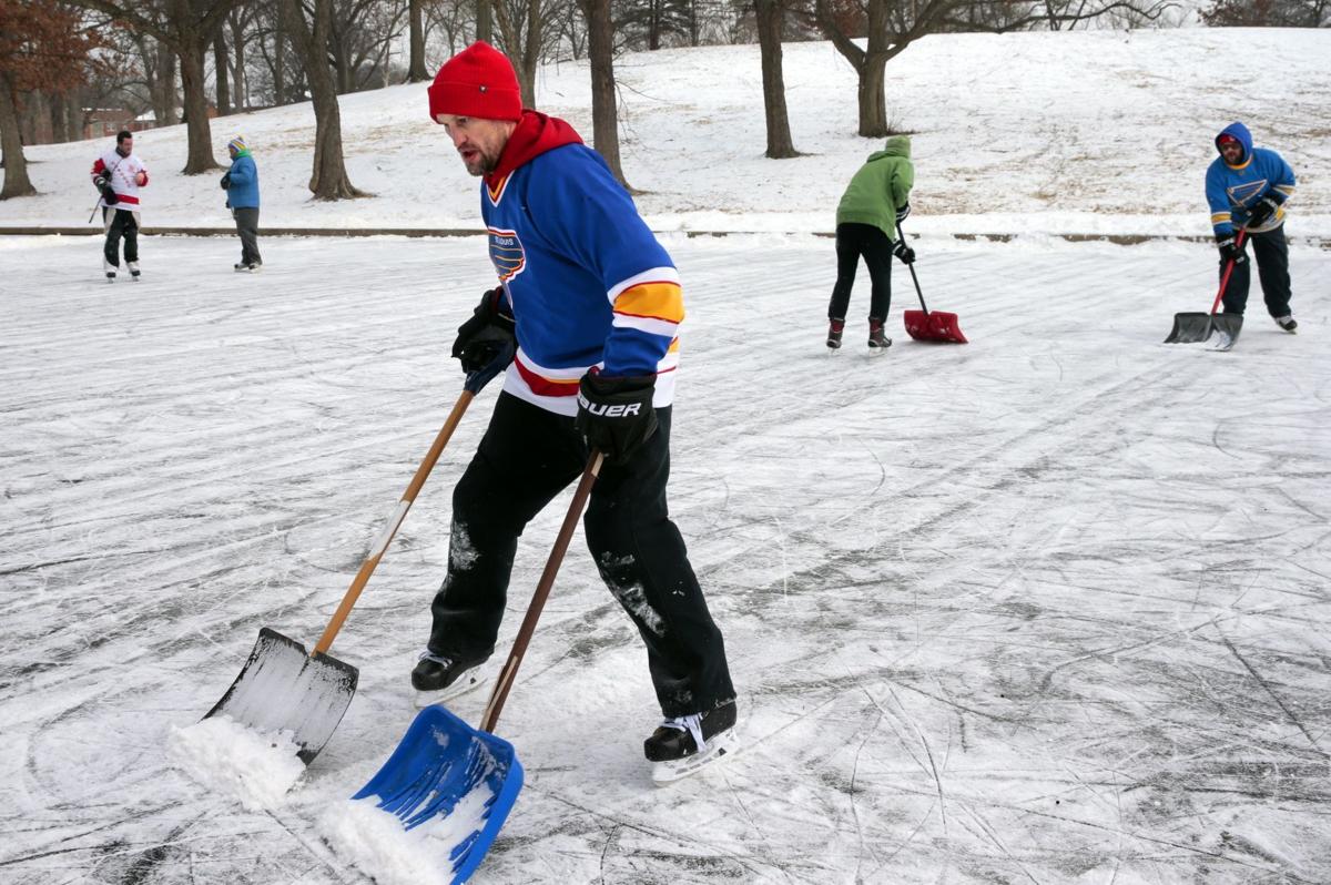 South city hockey comes to life on Wilmore Park Lake