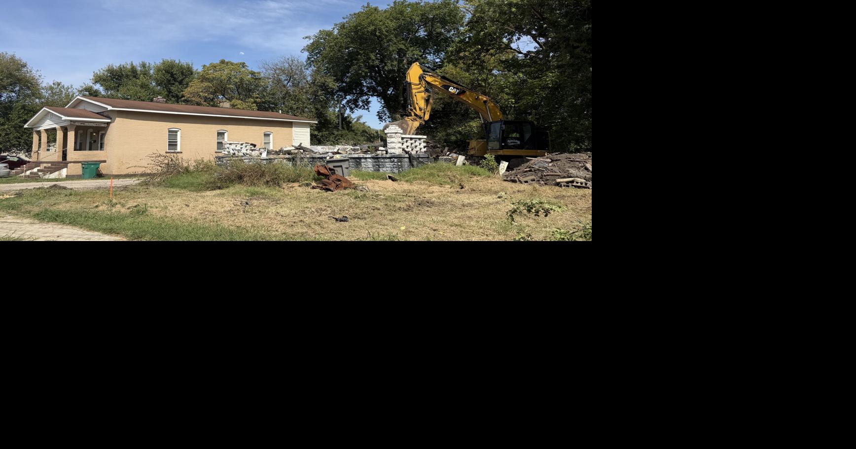 Businesses lay foundation for future of 10 East St. Louis homes