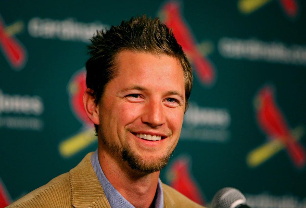 St. Louis Cardinals announce signing of starting pitcher Mike Leake
