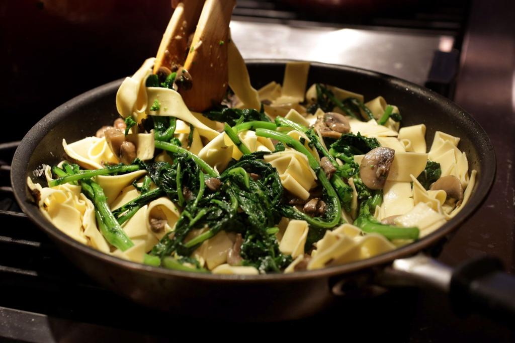 Five Fast Pasta Sauces Without Tomatoes Food And Cooking Stltoday Com