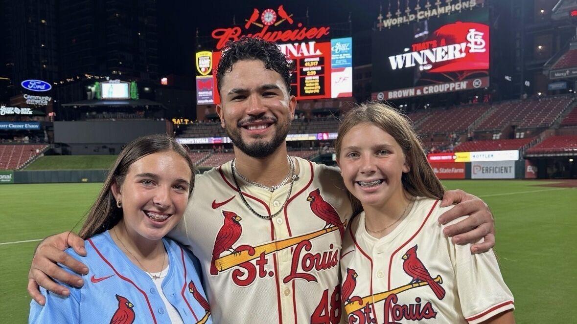 Hochman: How Cardinals star Ivan Herrera became 'big brother' to 2 Illinois sisters