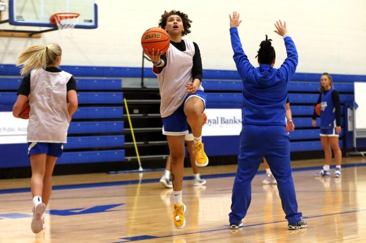 St. Louis University women's basketball team practices for upcoming NCAA tournament