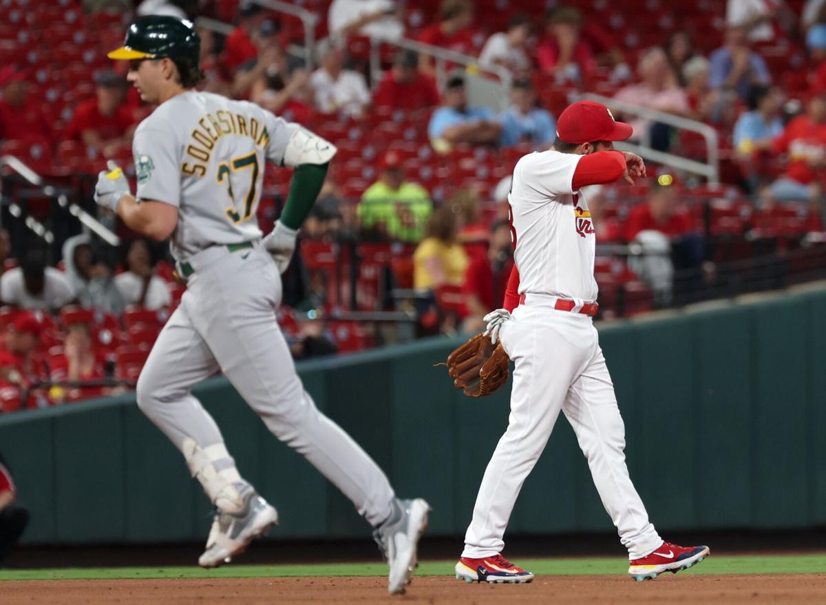 Cardinals outfielder Lars Nootbaar leaves Monday's game with back spasms