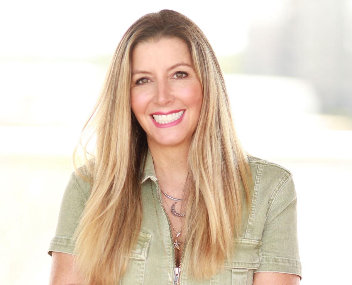 Spanx Founder Sara Blakely Just Gave $10,000 to Her Employees--and a  Valuable Lesson to Business Owners