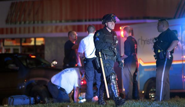 Riot breaks out, store burned