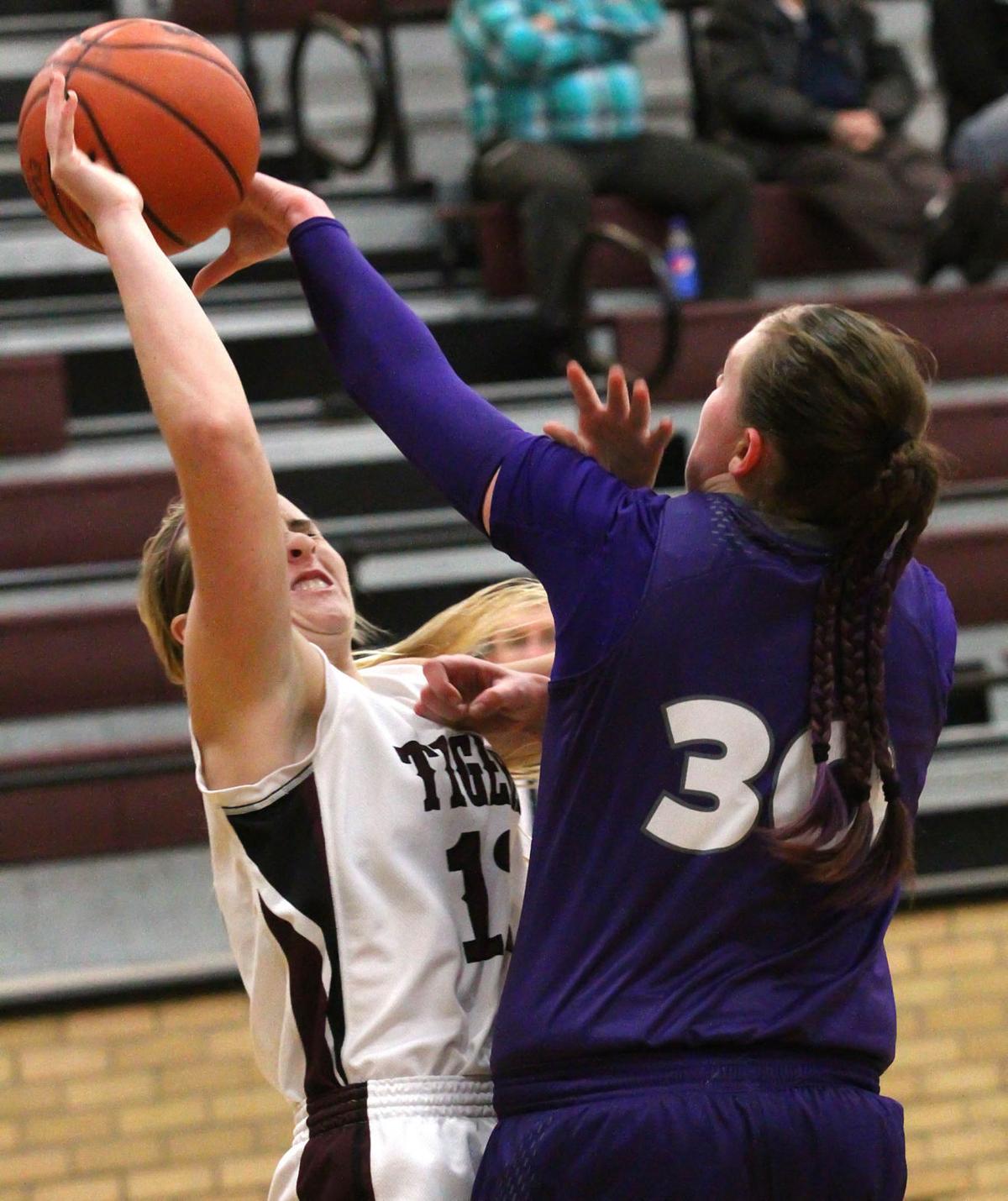 Dupo dumps Valmeyer, now takes twoweek break Girls Basketball