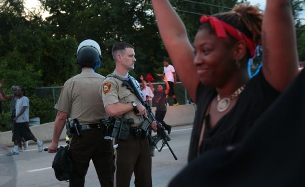 Officers try to move crowd of protesters in Ferguson