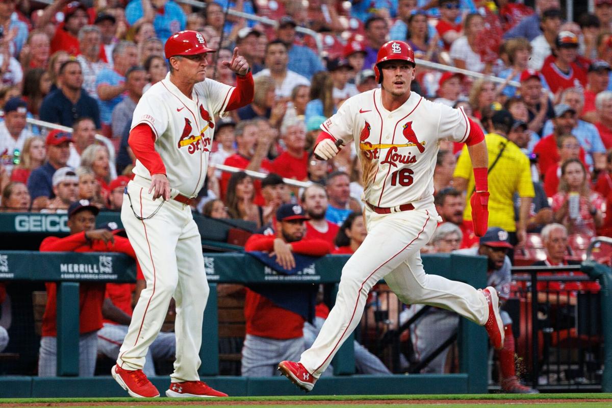Cardinals unleash a 17-hit barrage in a 9-6 win over the Nationals to split  doubleheader