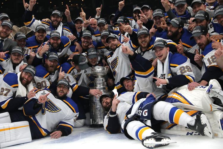 Hundreds gather to see St. Louis Blues coach bring Stanley Cup to