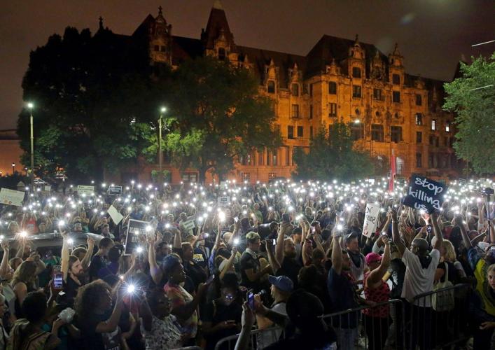 About 1,000 protest outside of St. Louis jail