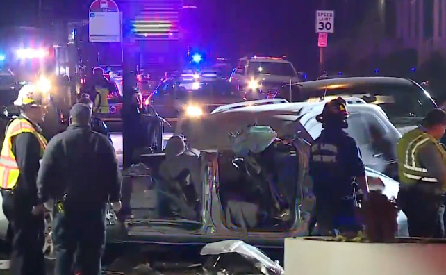 Jeep slams into family's minivan in �����Ӱ�ԭ��