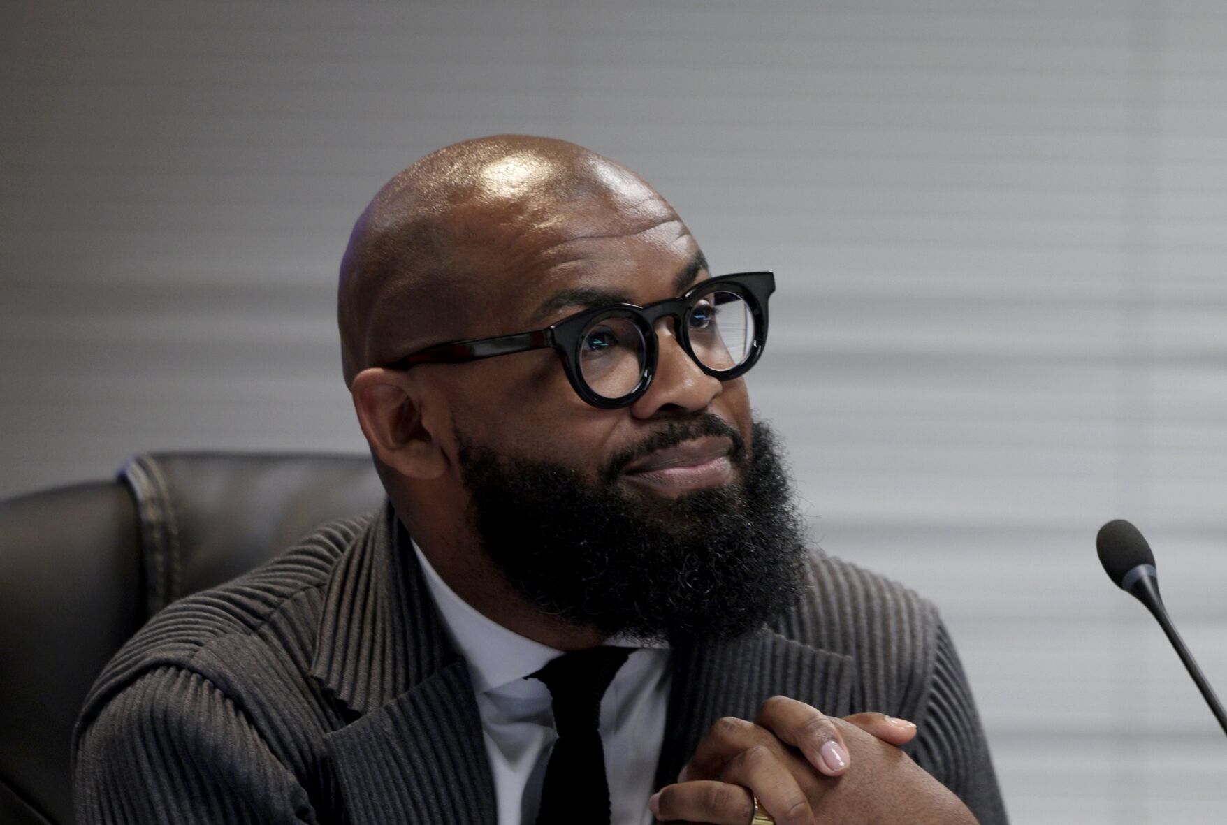 SLPS holds board meeting and swears in new member