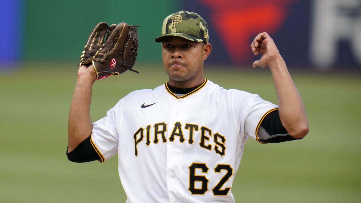 Pirates enjoy bounce-back performance against Cubs on milestone