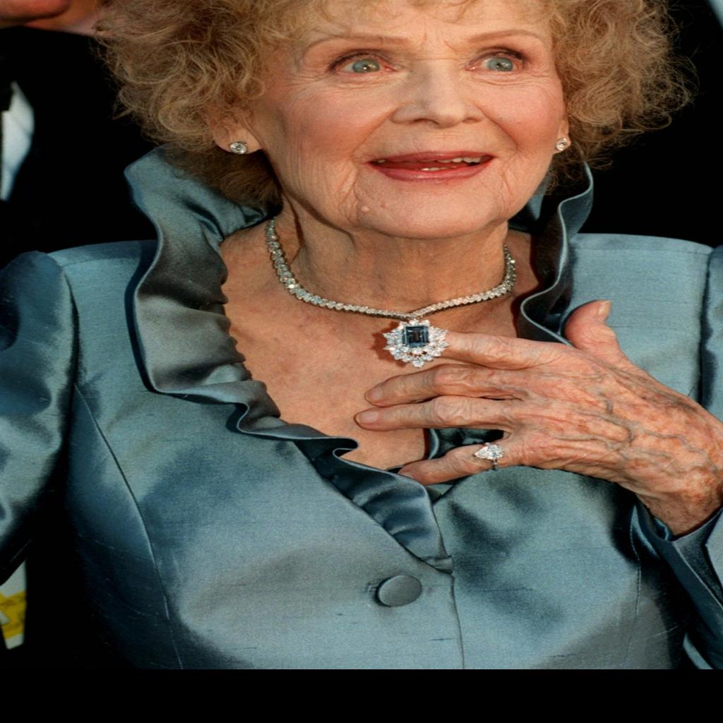 Actress Gloria Stuart The Elder Rose In Titanic Dies At 100
