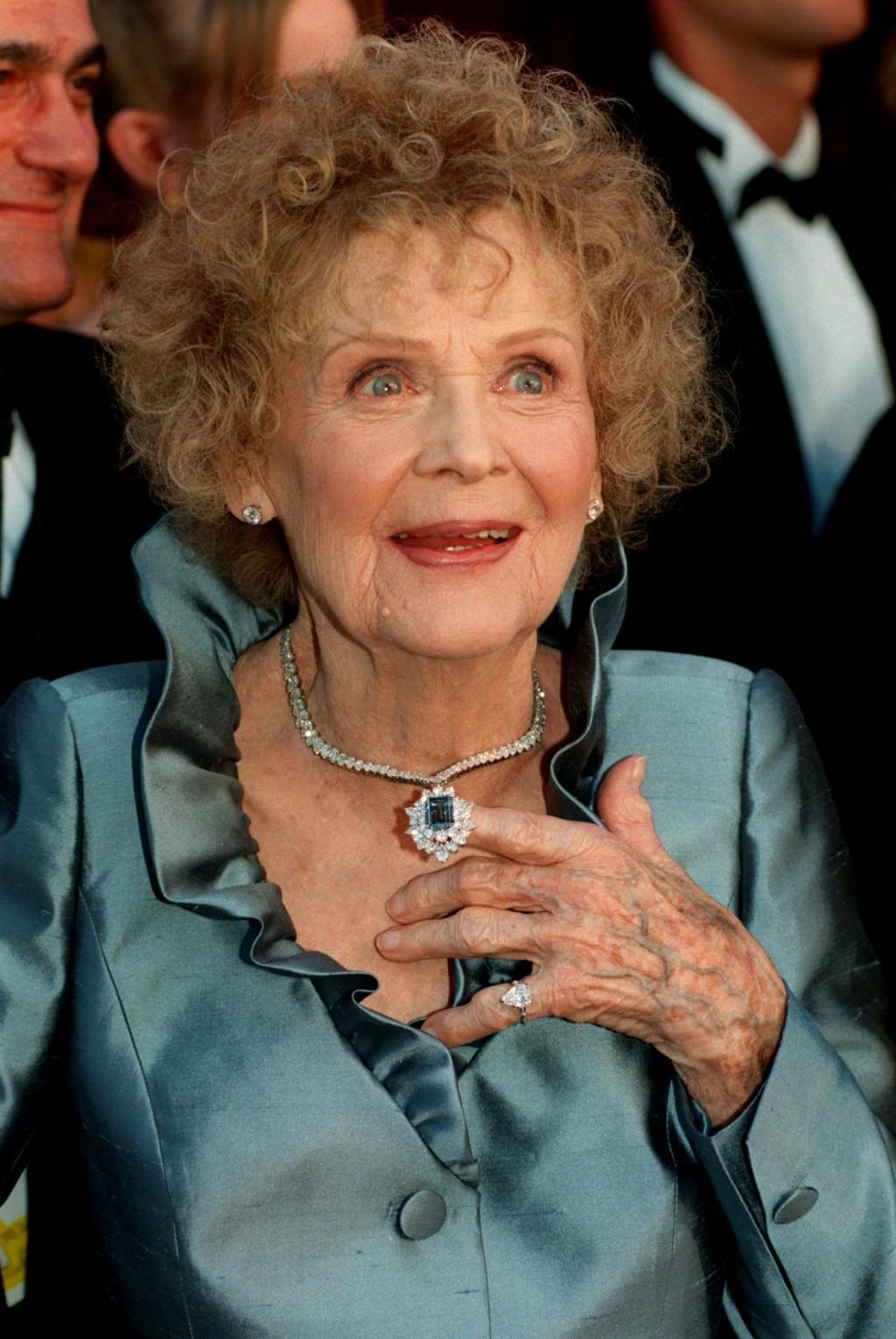 Actress Gloria Stuart The Elder Rose In Titanic Dies At 100