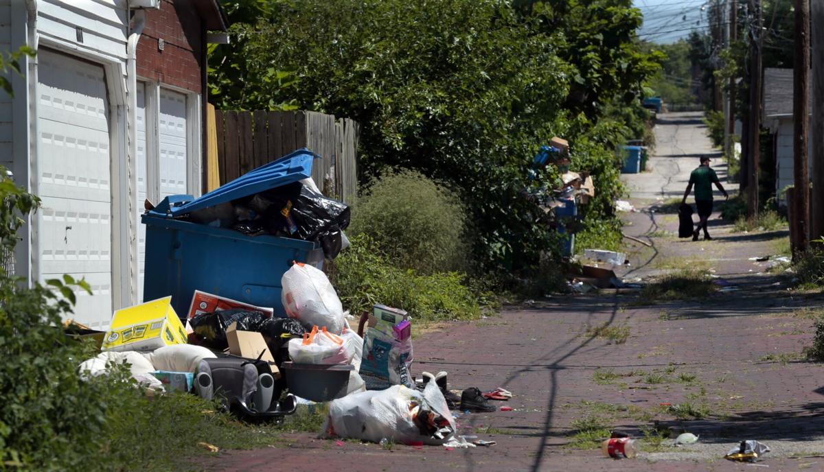 City trash woes continue to plague Ƶ