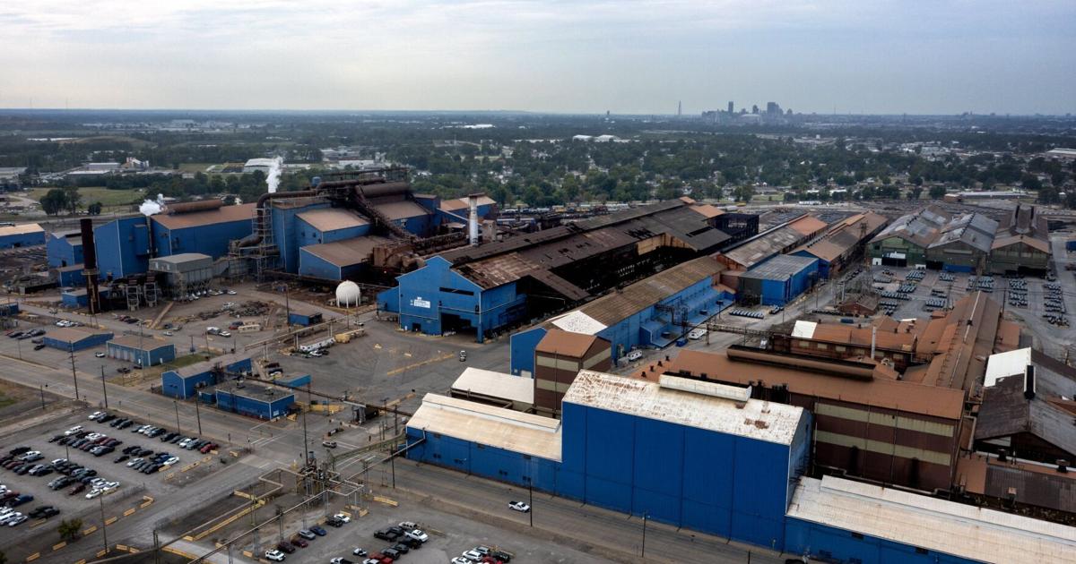 Illinois to investigate U.S. Steel layoff notices for Granite City workers