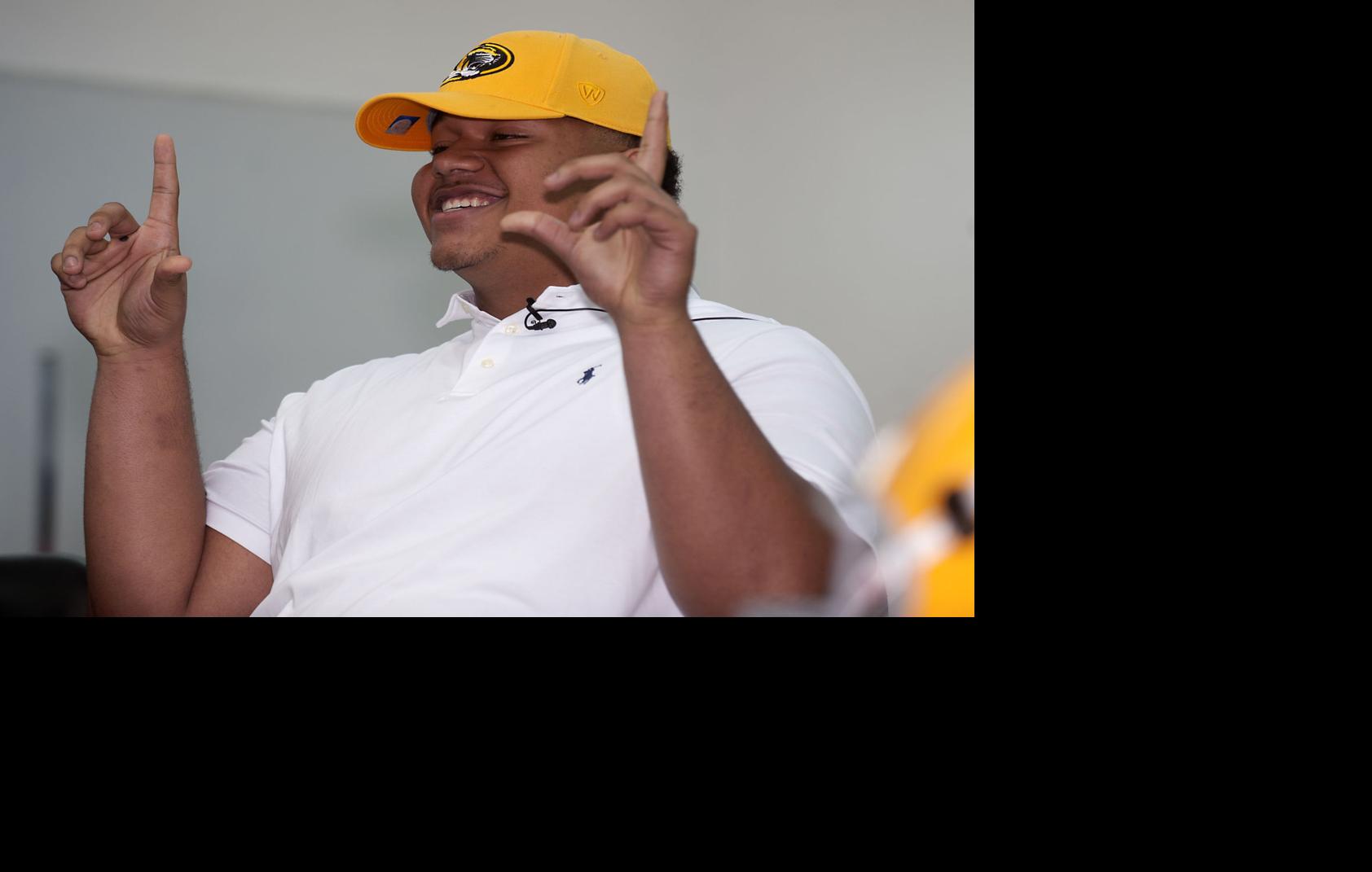 Mizzou Football Scores A Win In St Louis Gains Commitment From