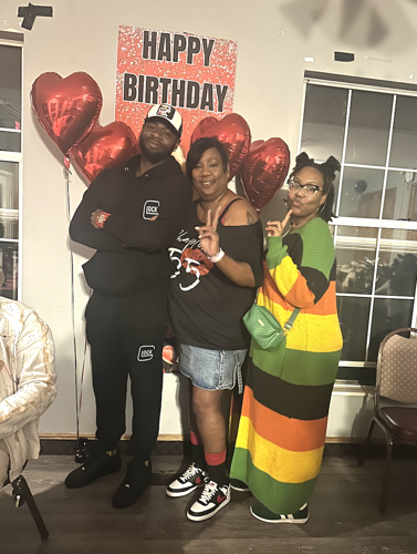 Dominique Hoskins with mother and sister