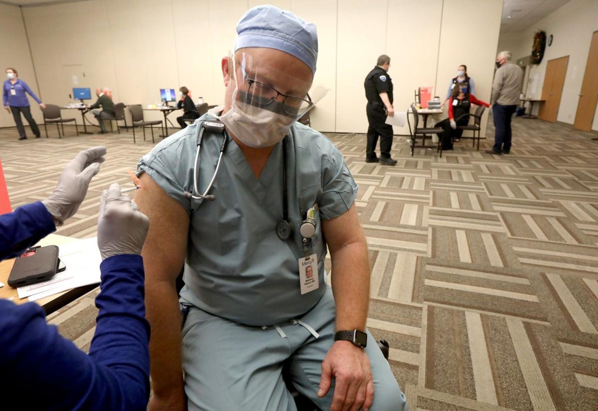 St Louis Hospitals Scramble To Vaccinate More Labor Intensive Than Anything I Ve Ever Seen Coronavirus Stltoday Com