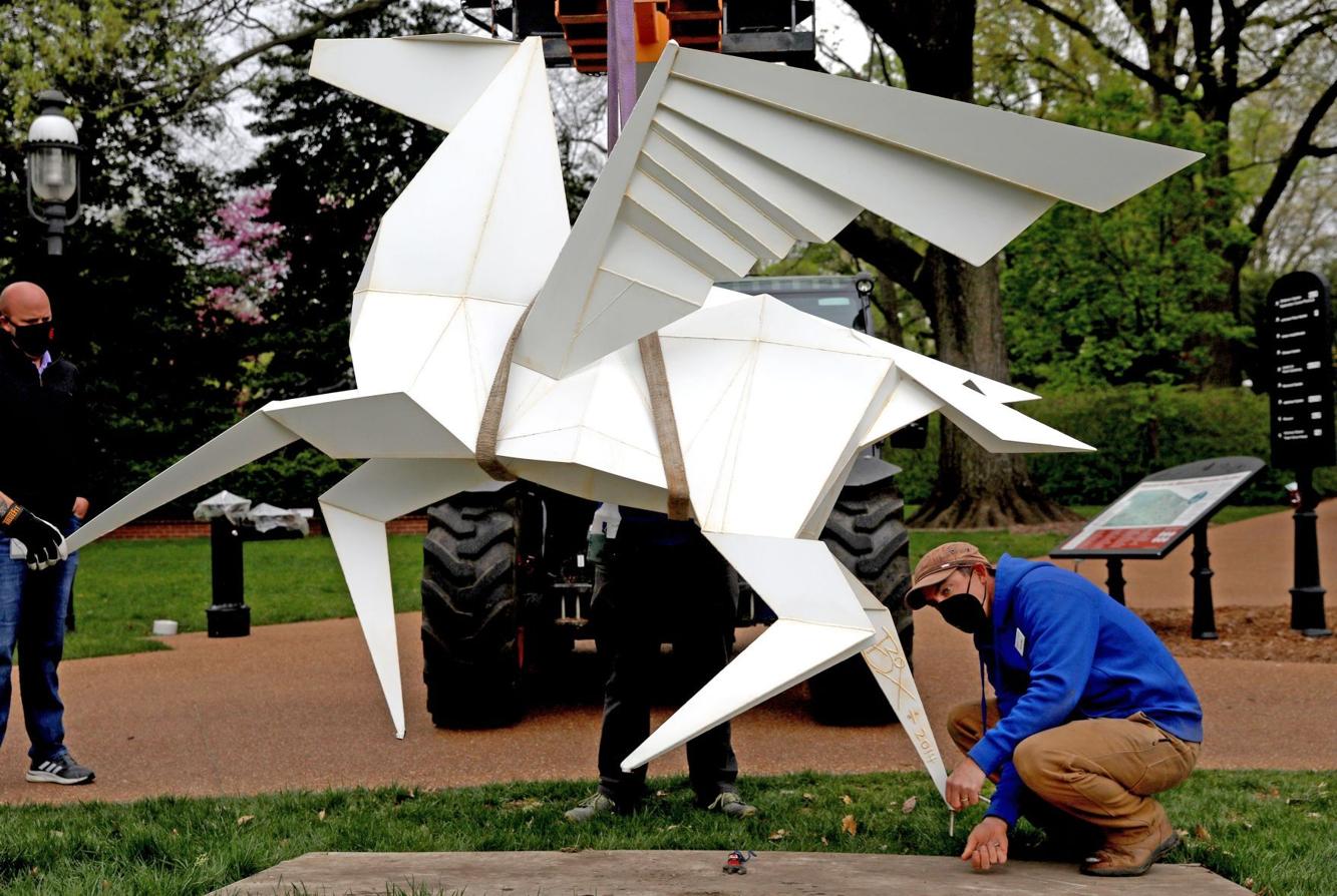 Story of origami unfolds with giant metal sculptures at Missouri