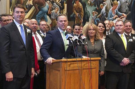 Missouri lawmakers convene; pledge good schools and jobs