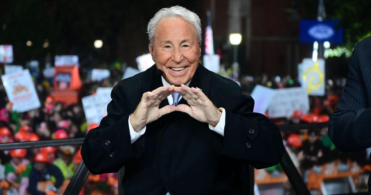 Lee Corso 'recuperating,' misses College GameDay at Tennessee vs. Georgia  football