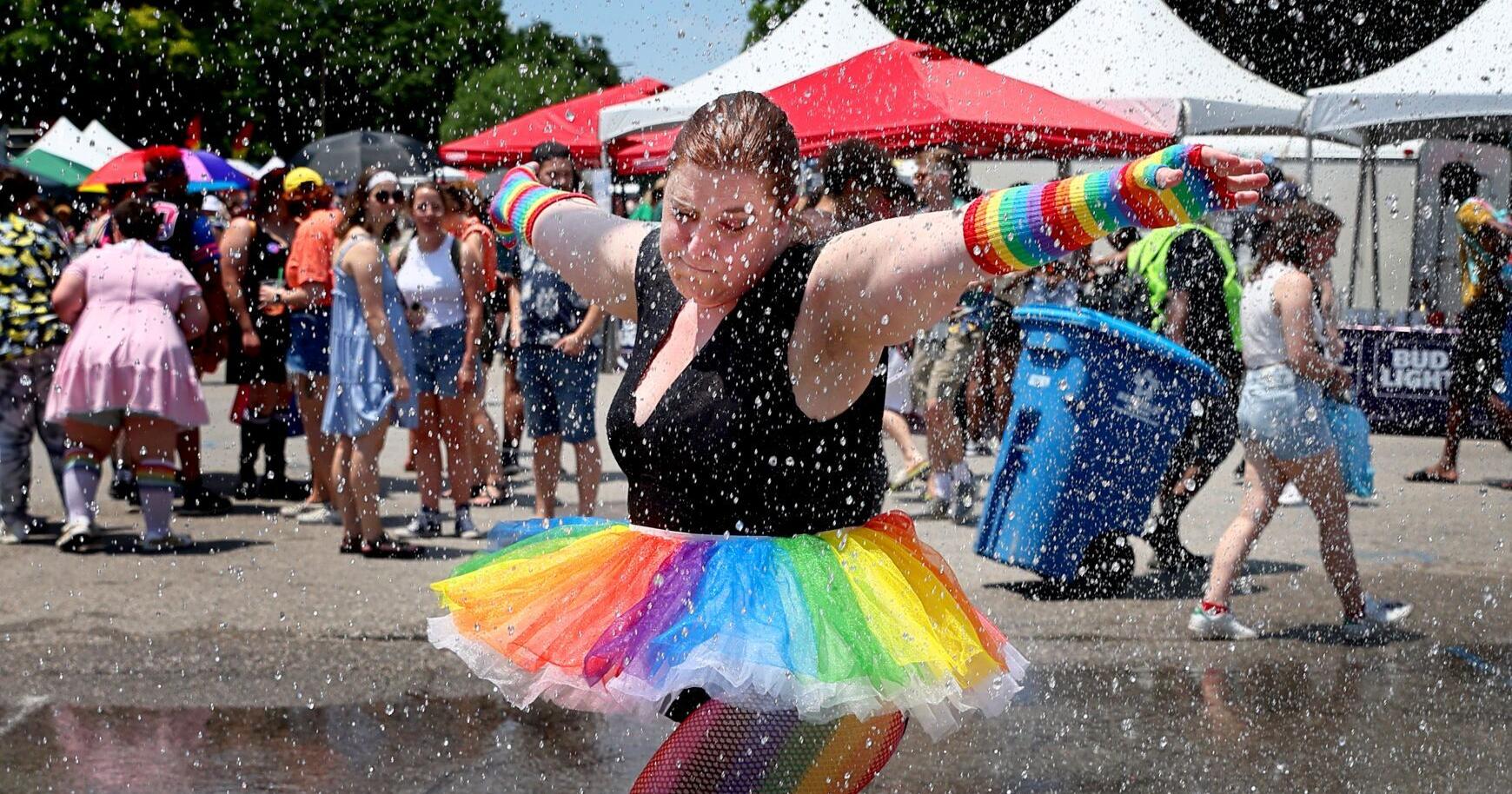 Thousands attend PrideFest in St. Louis amid a year of LGBTQ+ 'backlash' - Vimarsana News