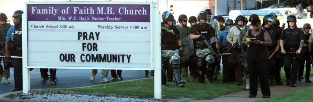 Police clear streets before sundown in Ferguson