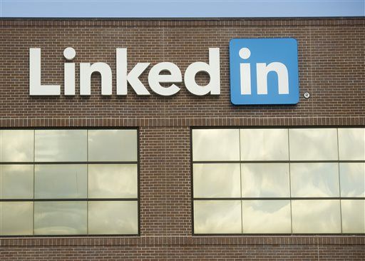 Microsoft ordered to let third parties scrape LinkedIn data Microsoft ordered to let third parties scrape LinkedIn data