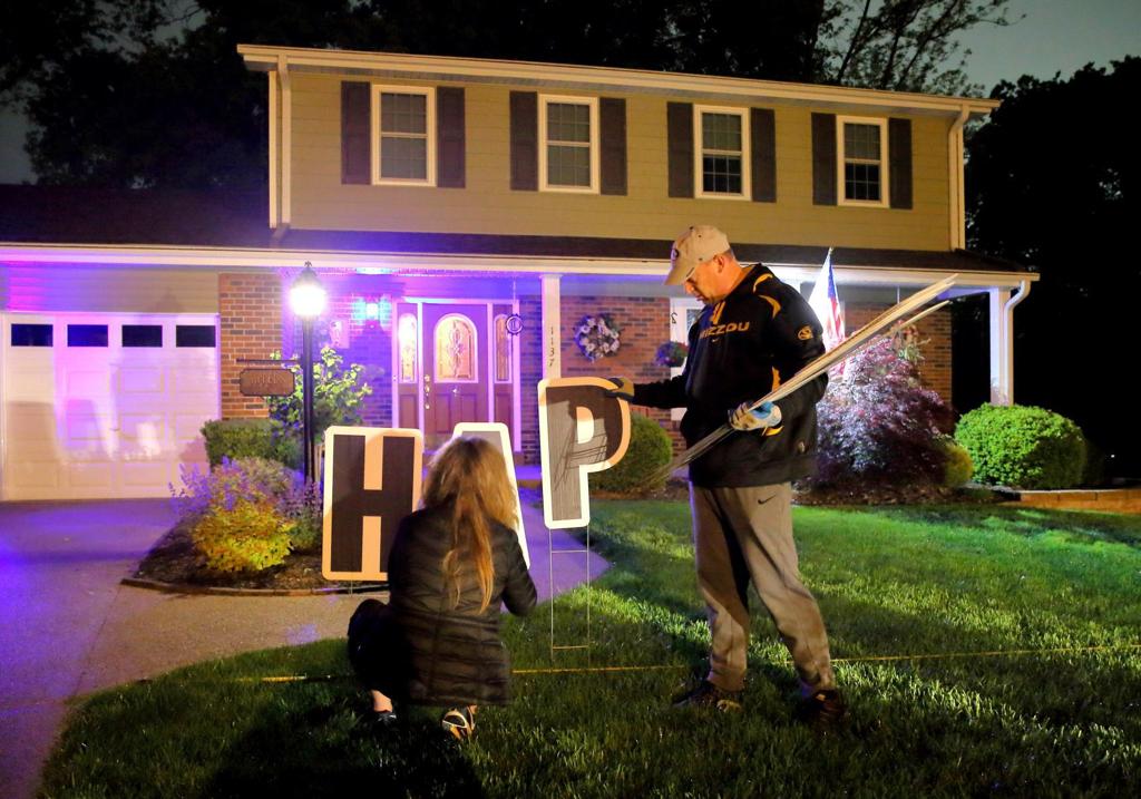 Photos Business Is Booming For At Least One Yard Sign Company Pictures Stltoday Com