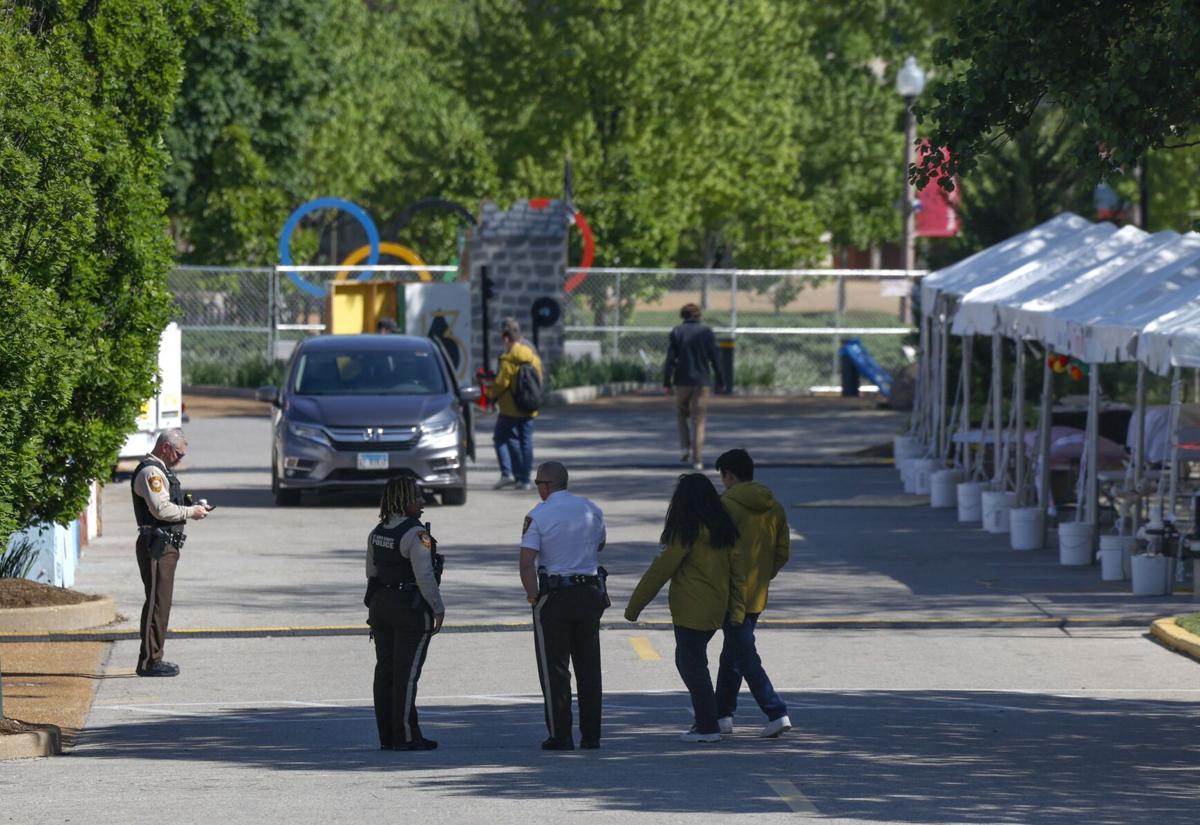 狐狸视频 Zoo closed early after Wash U carnival fights