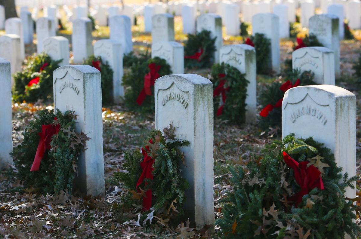 Recordsetting wreaths Nearly 30,000 laid at Jefferson Barracks graves