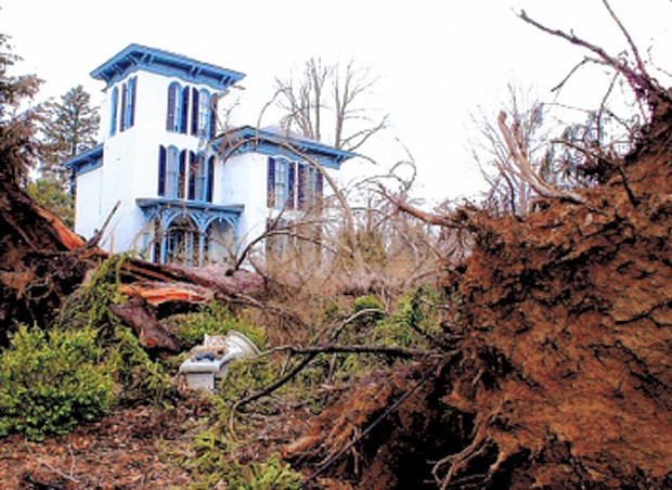 Paul Simon house damaged in tornado