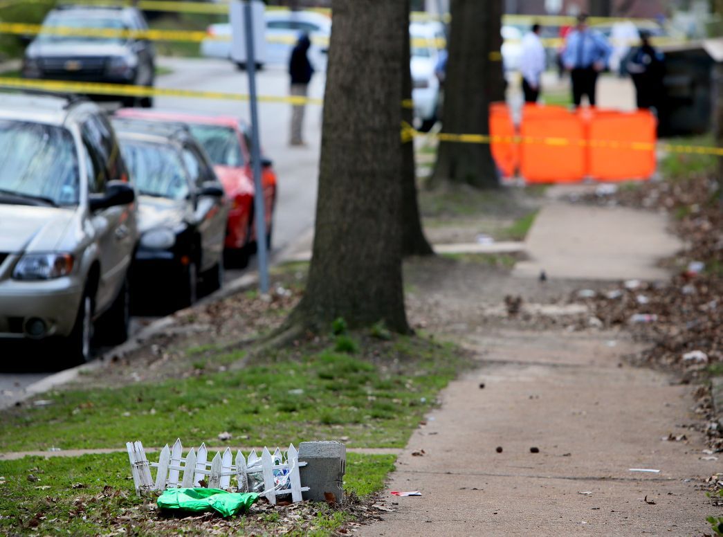 St. Louis police find three bodies at two scenes in 20minute span