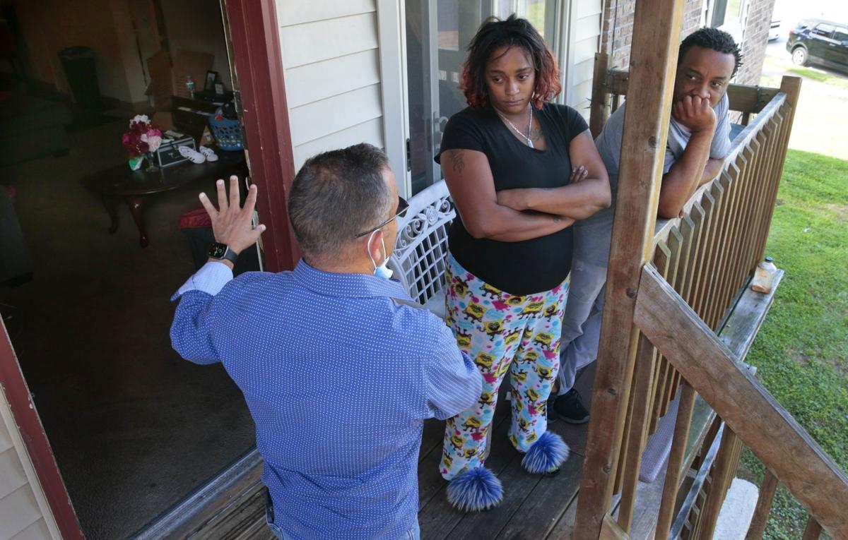 Residents of Ferguson apartments voice concerns to mayor, police