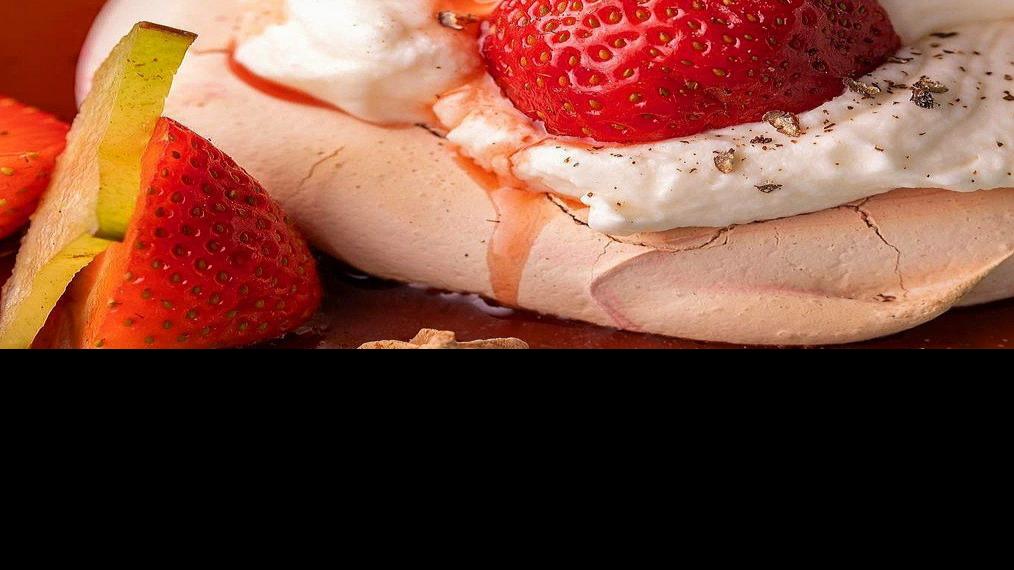 Alchemy Bakery Chef S Pavlova Combines Strawberries With Dash Of Pepper Food And Cooking Stltoday Com