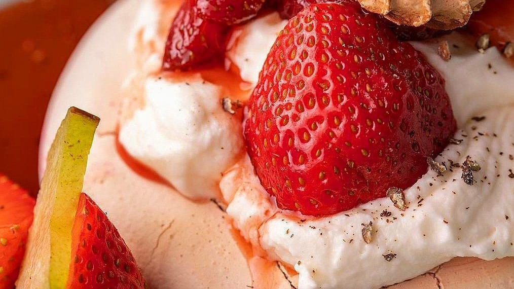 Alchemy Bakery Chef S Pavlova Combines Strawberries With Dash Of Pepper Food And Cooking Stltoday Com Alchemy Bakery Chef S Pavlova Combines Strawberries With Dash Of Pepper Food And Cooking Stltoday Com