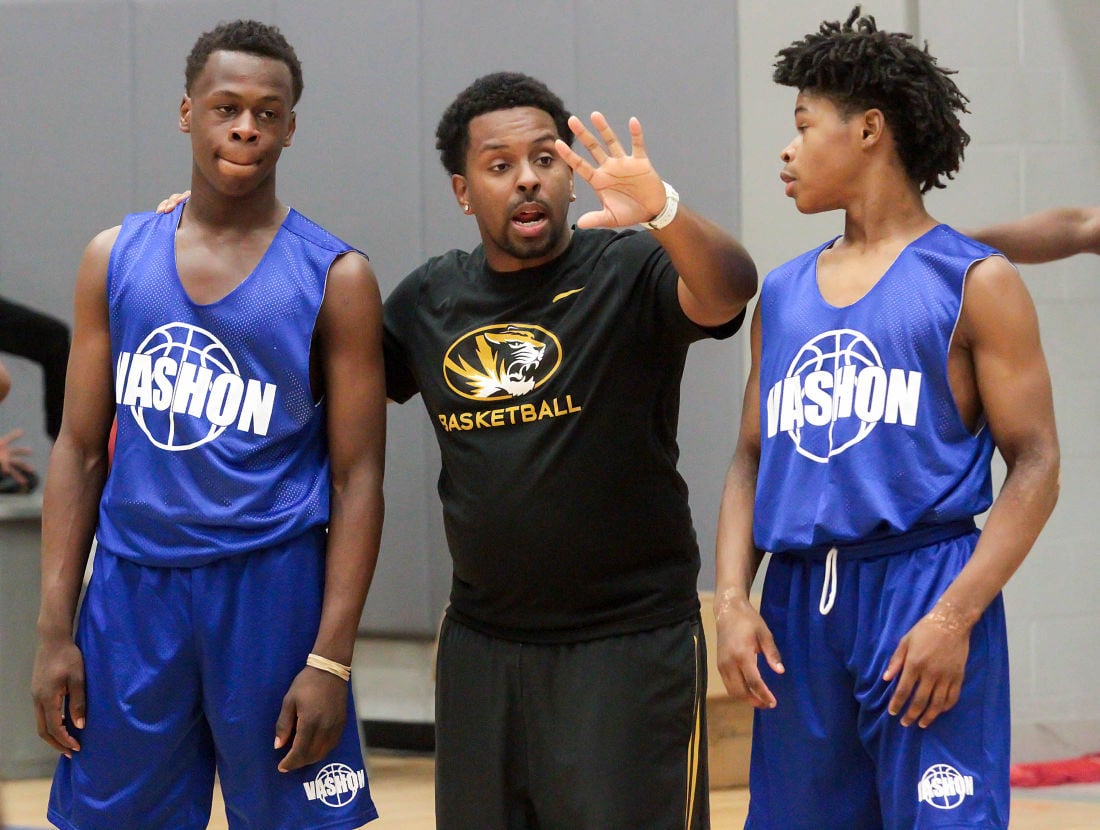 In his father's shadow: Irons begins tenure at Vashon | Boys Basketball