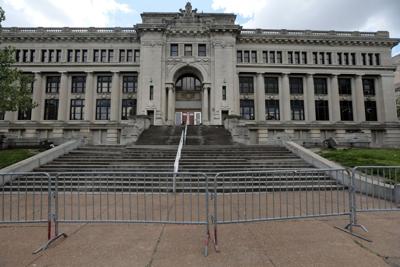 Police kill gunman who shot man near City Hall in Ӱԭ. Officials fence off area.