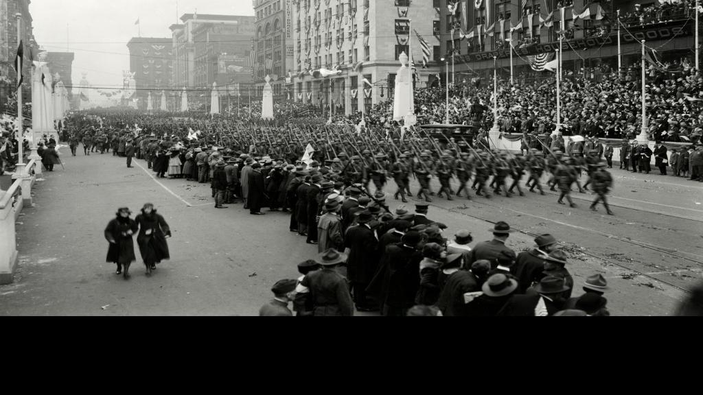 A Look Back • American Legion&#39;s founders, returning veterans, crowd downtown St. Louis | Metro ...