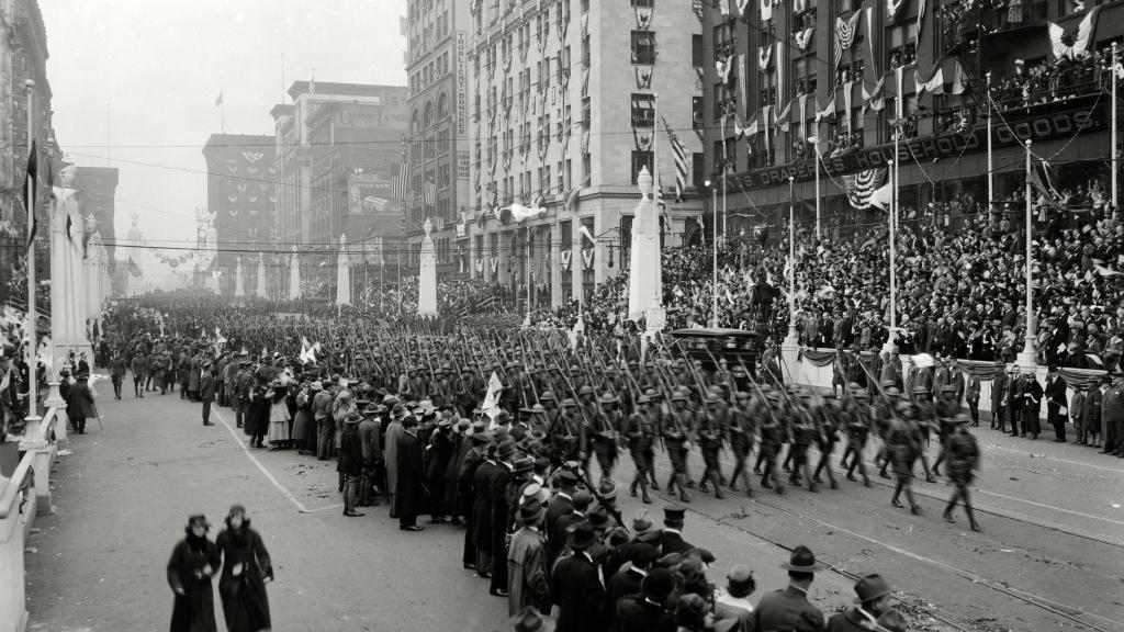 A Look Back • American Legion&#39;s founders, returning veterans, crowd downtown St. Louis | Metro ...